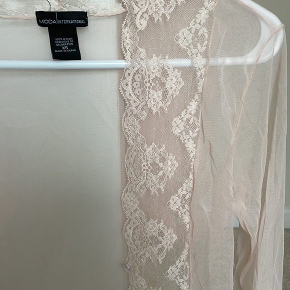 Sheer cream lace top - Picture 3 of 6